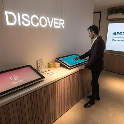 INDT320 32" Touchscreen Retail Banking Suncorp